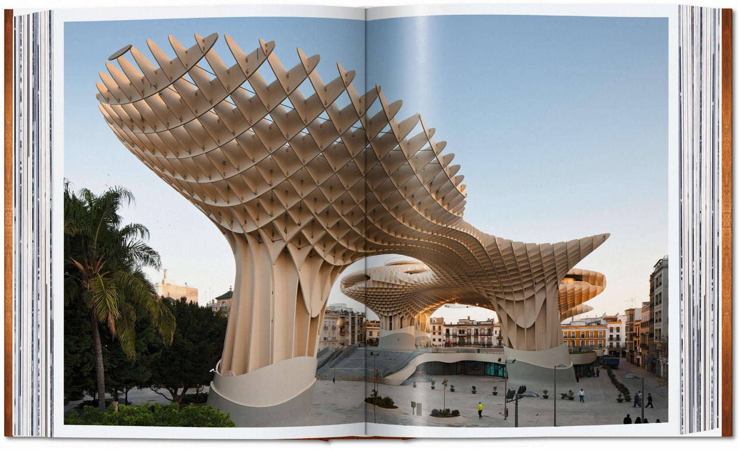 100 CONTEMPORARY WOOD BUILDINGS